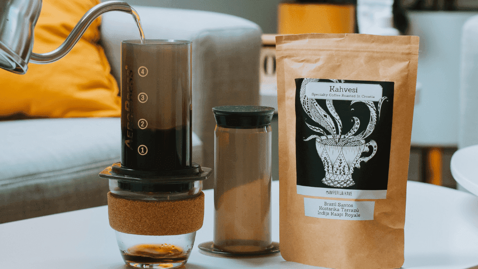 ​BREWING COFFEE WITH AN AEROPRESS, COFFEE IN A JIFFY