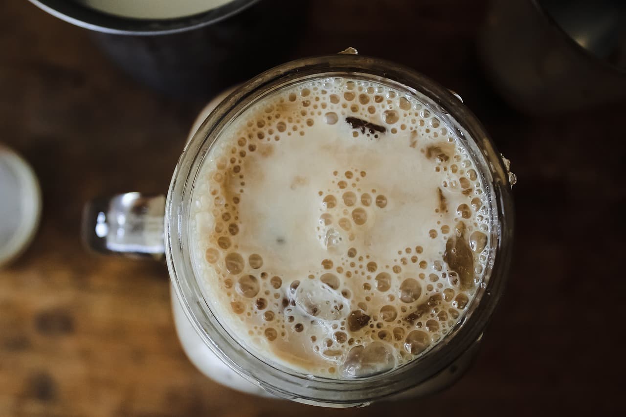 Delicious Biscoff Iced Latte Recipe for a Refreshing Treat - Easy Biscoff Latte
