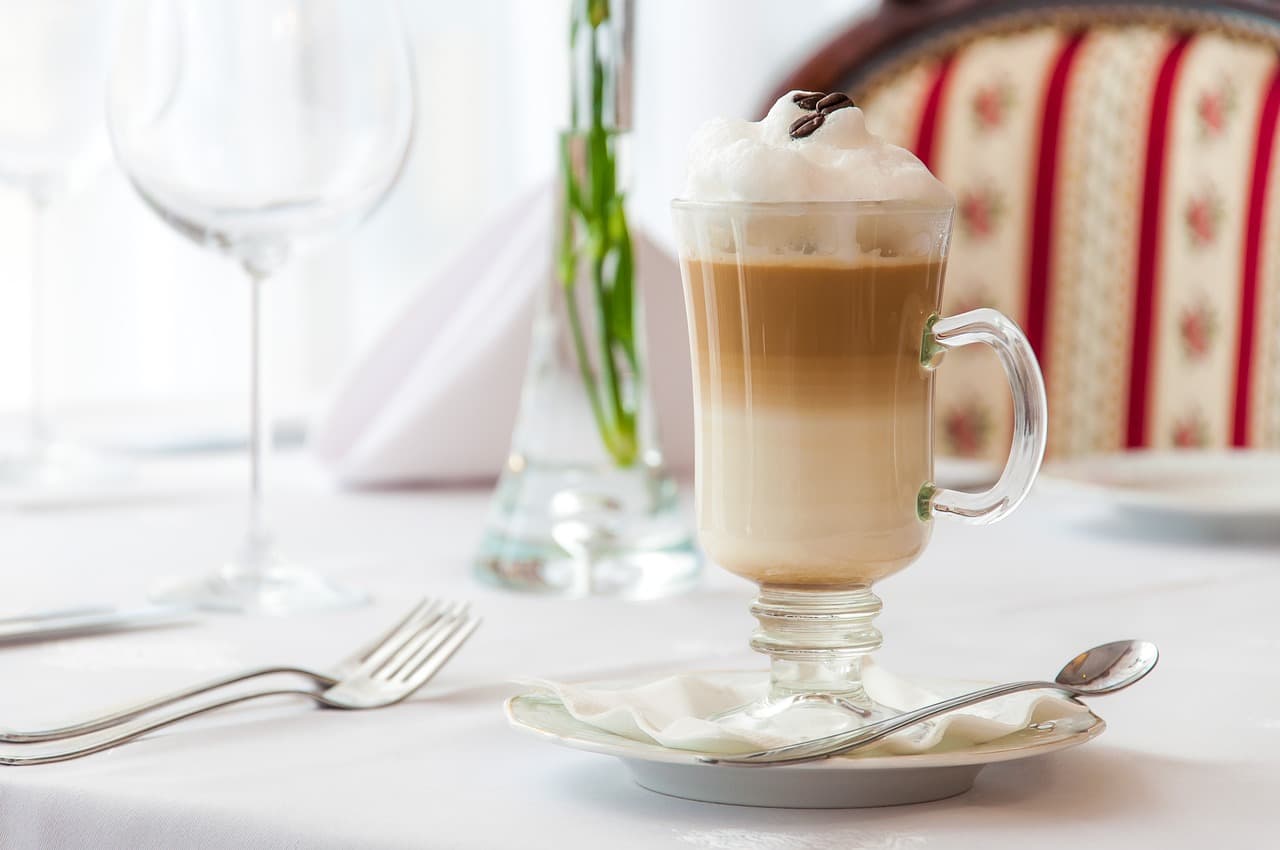 Iced Vanilla Rosemary Latte Recipe: A Refreshing and Aromatic Coffee Drink