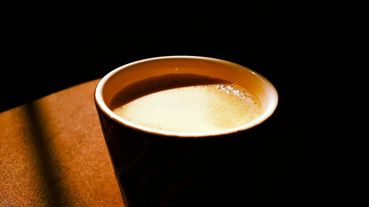 Refreshing Tropical Cold Mango Coffee Recipe to Try at Home