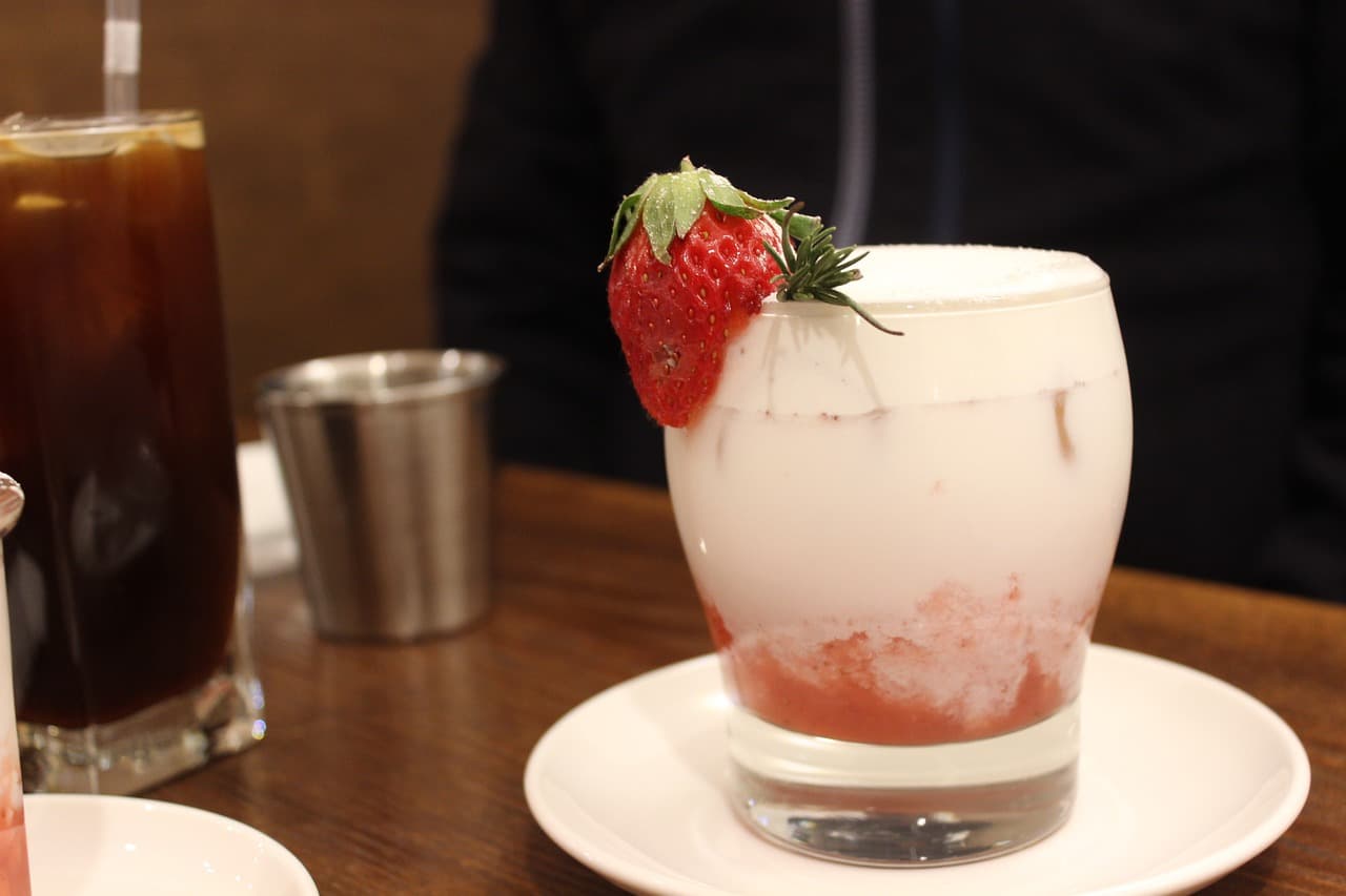 Iced Strawberry Latte Recipe: Creamy Oat Milk Strawberry Coffee