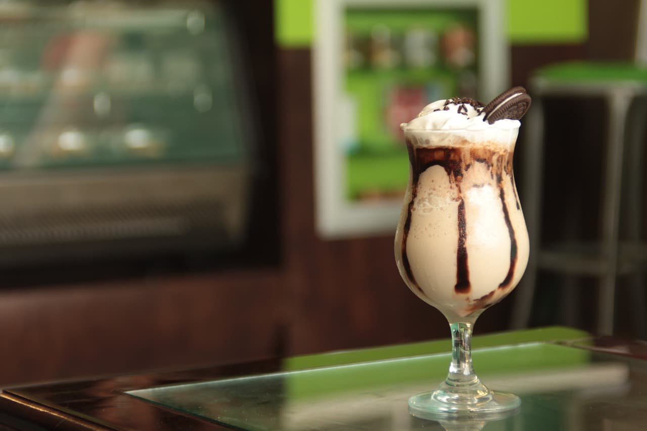 Delicious Oreo Iced Coffee Recipe - Latte with Cookies & Cream Flavor